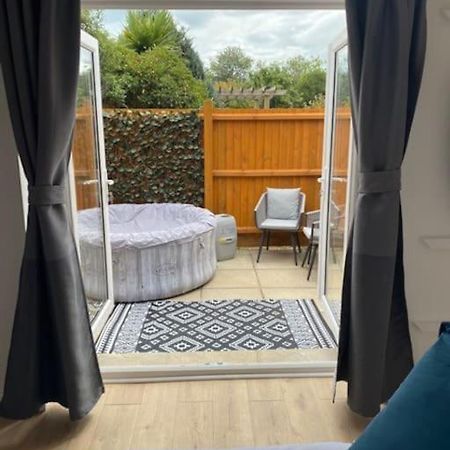 Stylish 1 Bedroom Studio Outdoor Area And Hot Tub Bournemouth Exterior foto