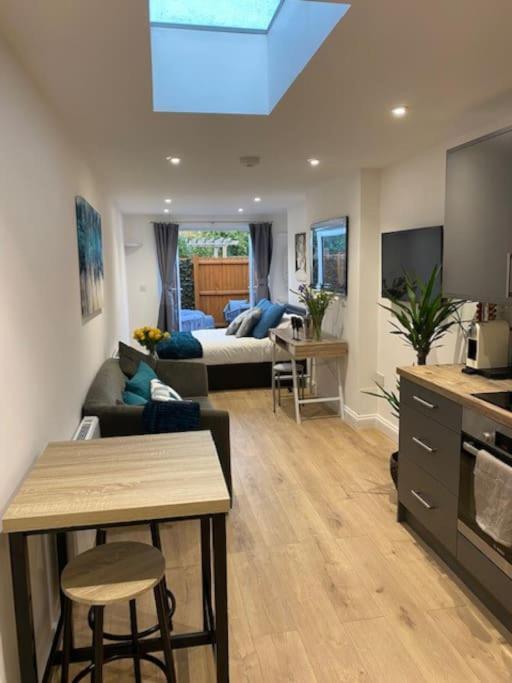 Stylish 1 Bedroom Studio Outdoor Area And Hot Tub Bournemouth Exterior foto